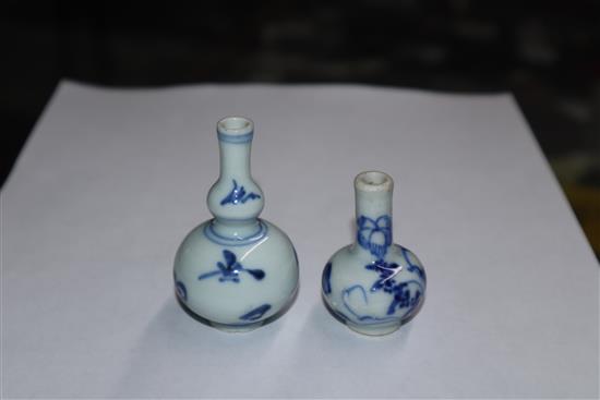 Two Chinese Kangxi period miniature blue and white bottle vases tallest 6.5cm